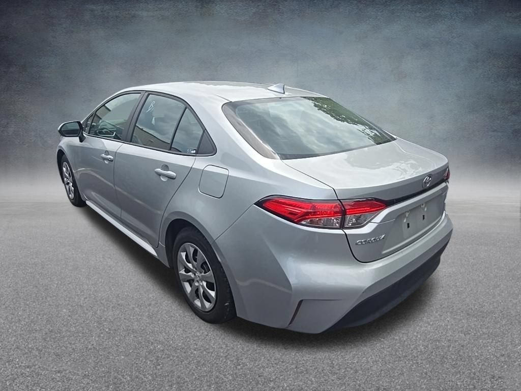 Used 2025 Toyota Corolla LE FWD image 4