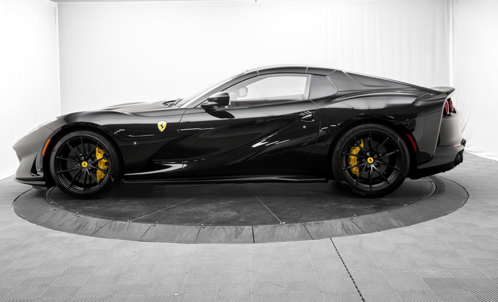 Used 2022 Ferrari 812 GTS RWD image 12