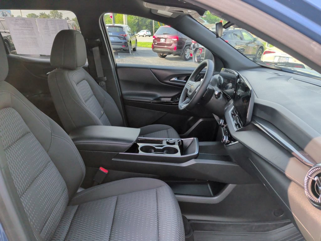 Used 2026 Chevrolet Equinox LT w/ LPO, Floor Liner Package FWD image 16