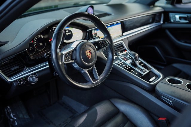 Used 2018 Porsche Panamera 4 image 19