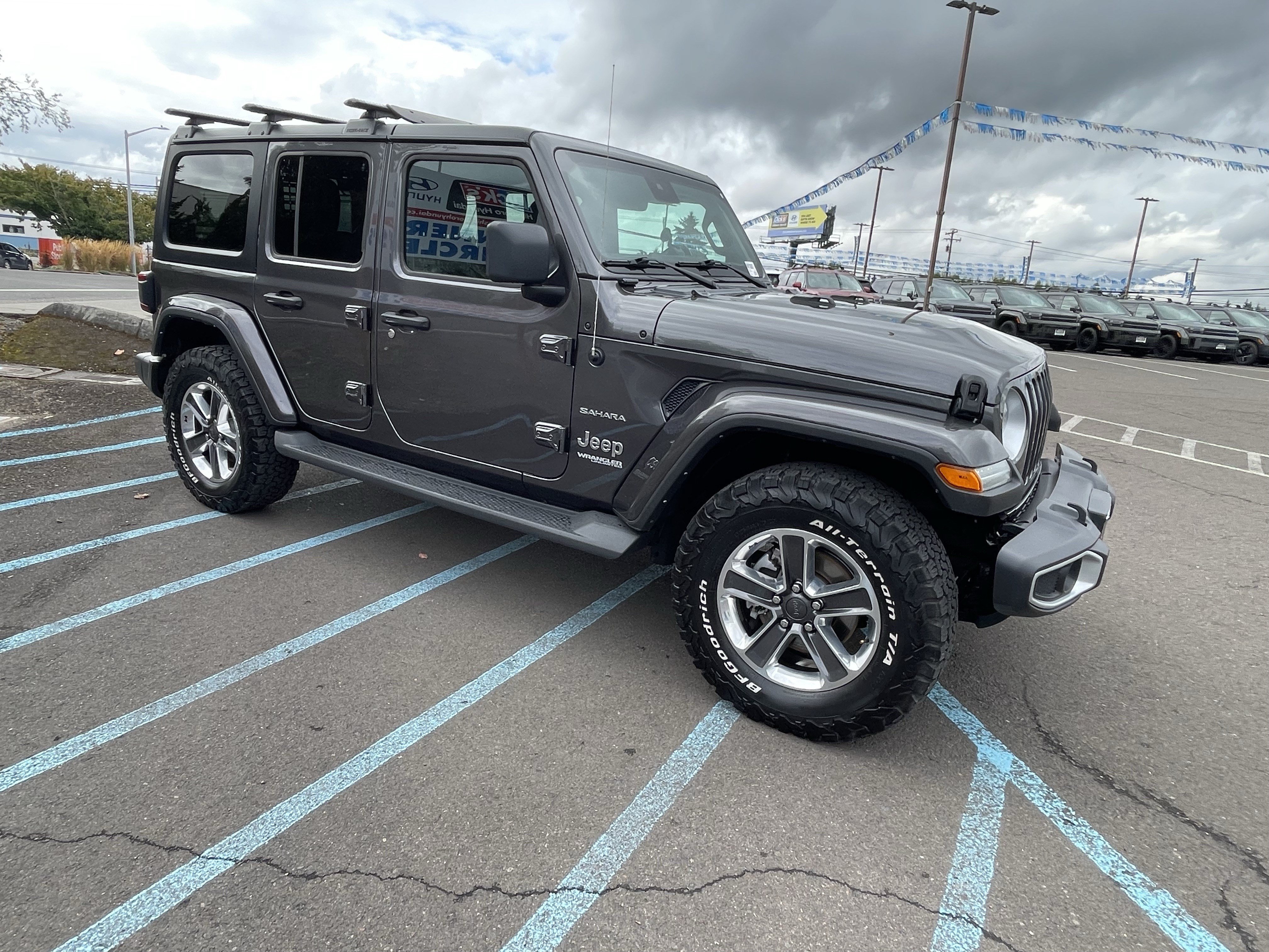 Used 2022 Jeep Wrangler Unlimited Sahara w/ LED Lighting Group AWD/4WD image 7