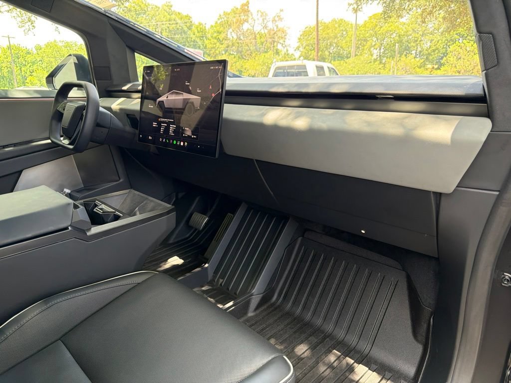 Used 2025 Tesla Cybertruck AWD Crew Cab image 27