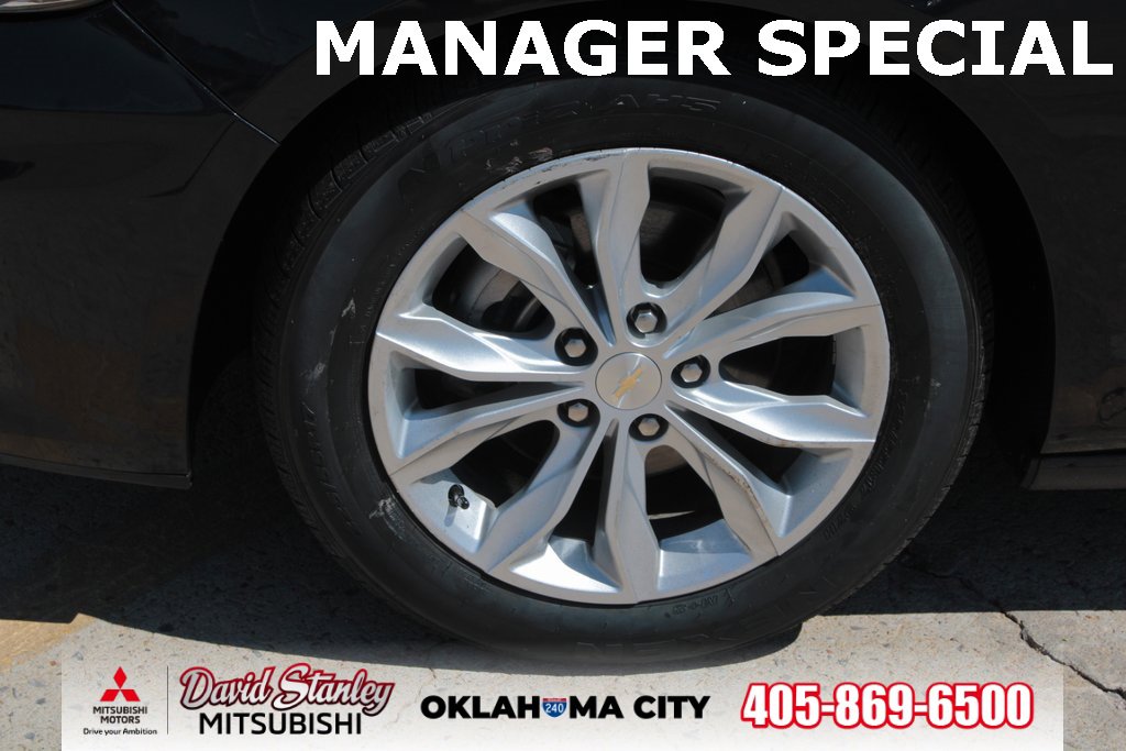 Used 2023 Chevrolet Malibu LT image 2