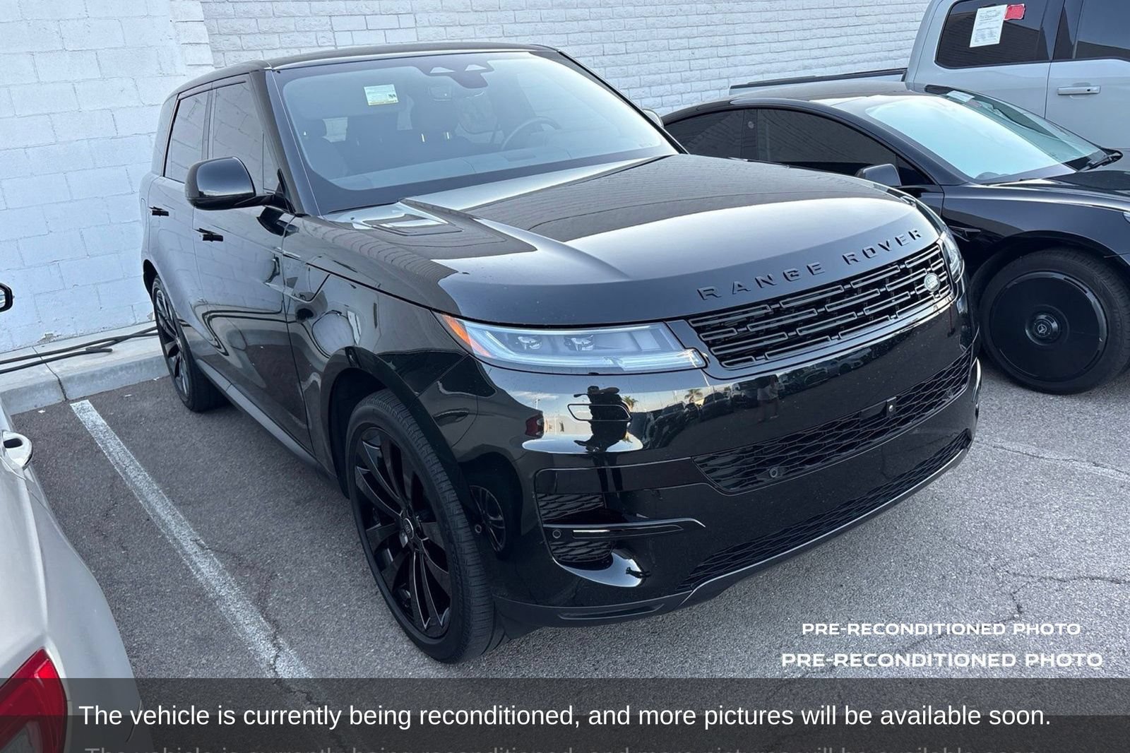 Used 2025 Land Rover Range Rover Sport SE AWD/4WD image 4