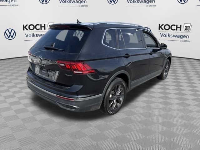 Used 2022 Volkswagen Tiguan SE w/ Panoramic Sunroof Package image 8