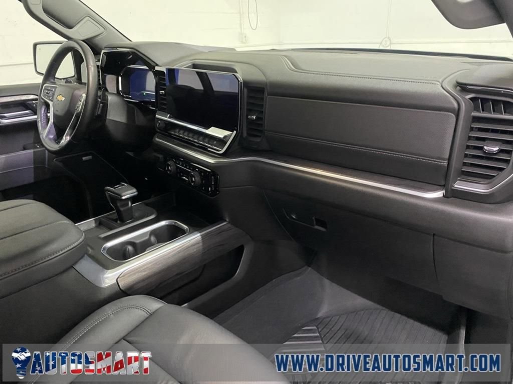 Used 2025 Chevrolet Silverado 1500 LTZ AWD/4WD image 17