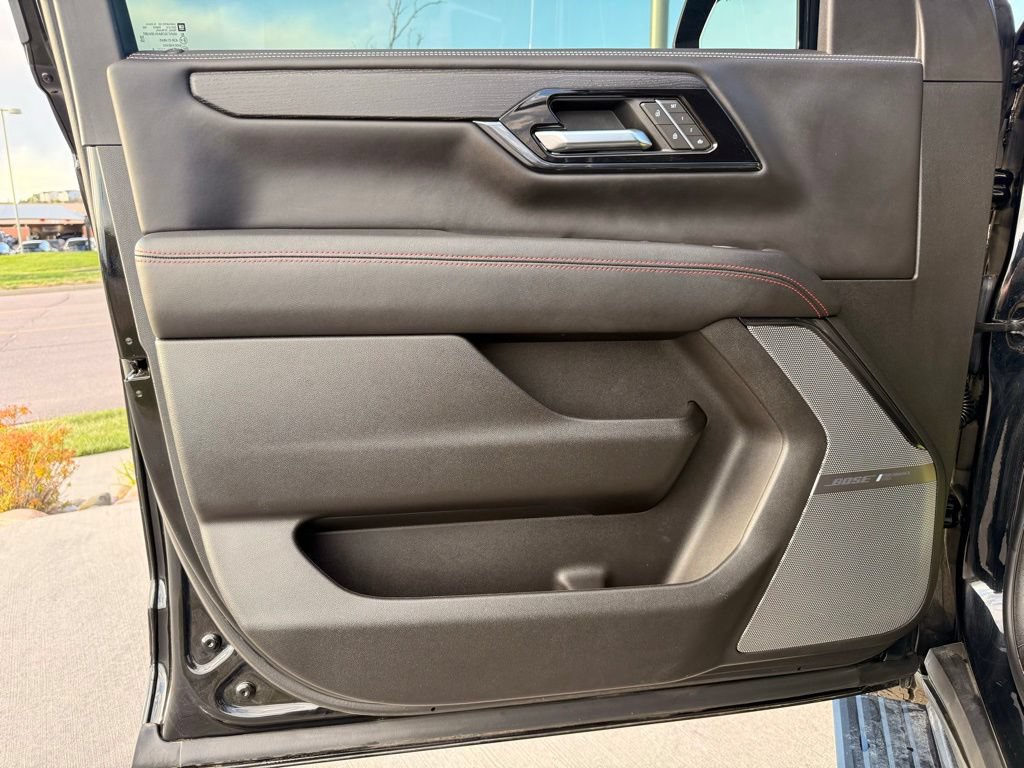 Used 2025 GMC Yukon XL AT4 Ultimate AWD/4WD image 11