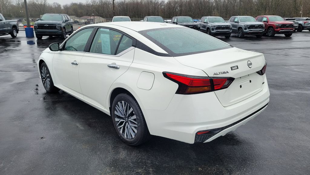 Used 2025 Nissan Altima 2.5 SV image 9