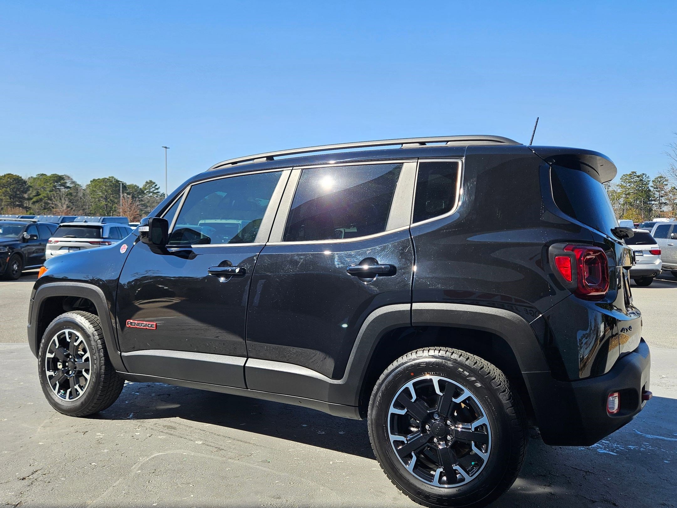 Used 2023 Jeep Renegade Trailhawk w/ Sun/Sound Group image 5