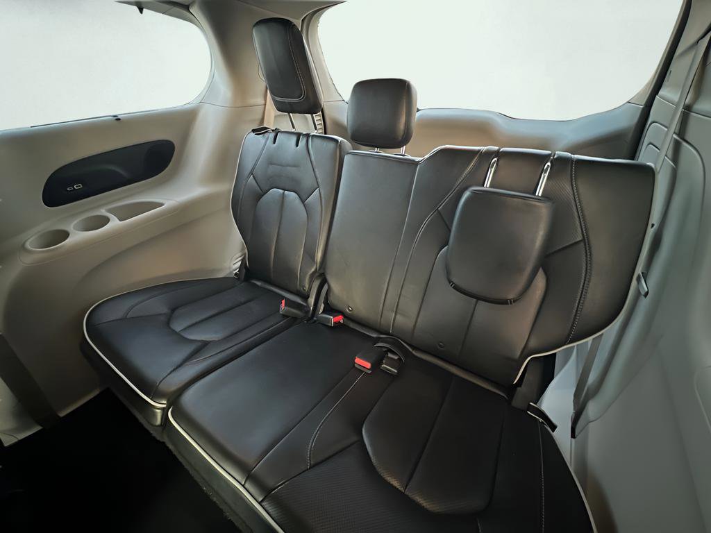 Used 2021 Chrysler Pacifica Limited image 21