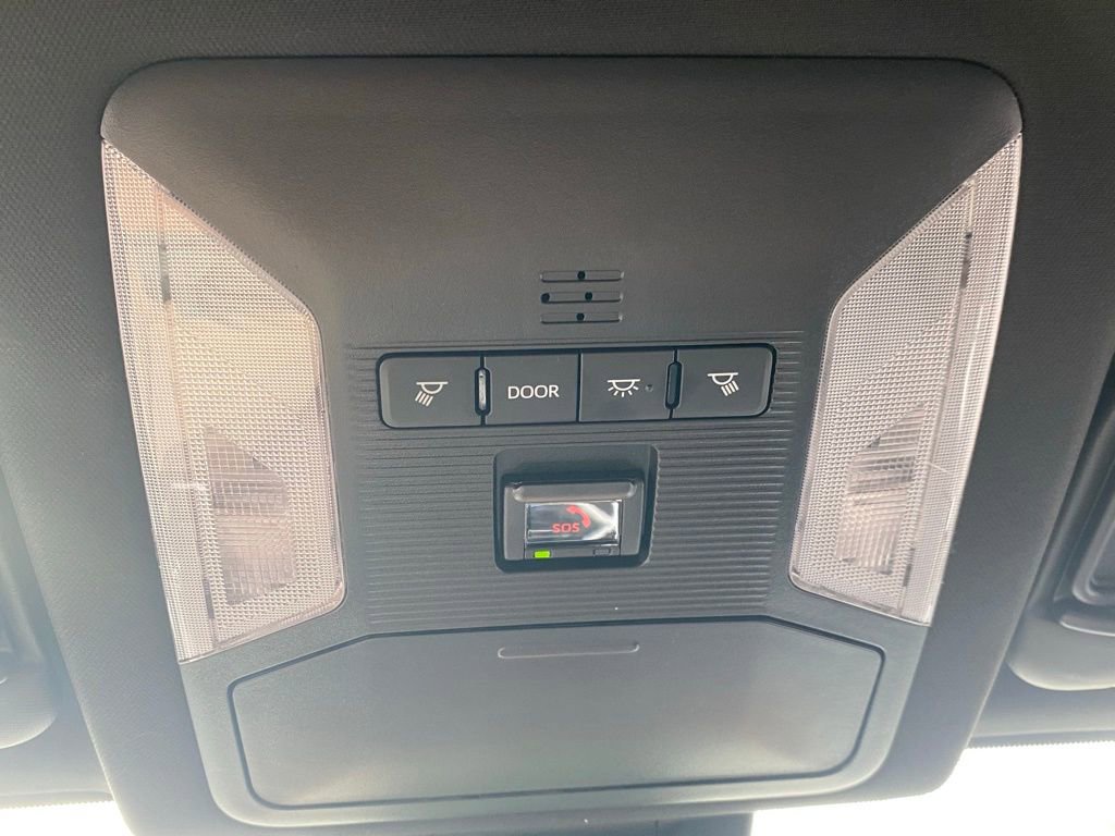 Used 2025 Toyota RAV4 SE image 28