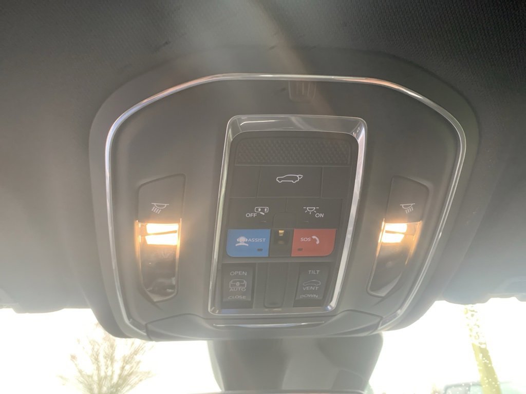 Used 2025 Jeep Grand Cherokee L Altitude image 25