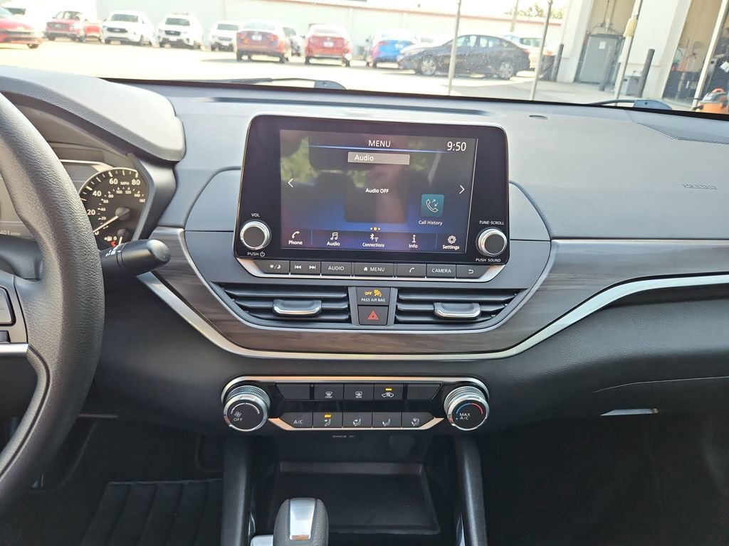 Used 2024 Nissan Altima 2.5 SV image 16