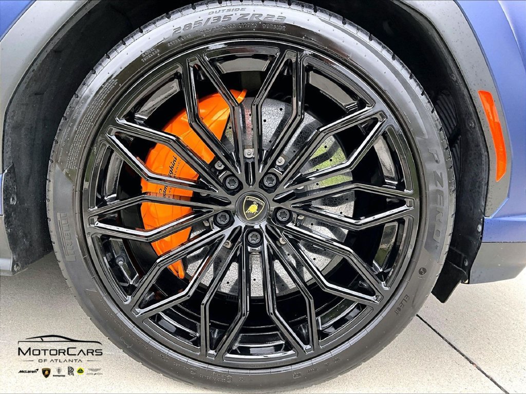 Used 2025 Lamborghini Urus SE AWD/4WD image 30