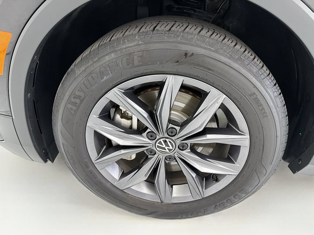 Used 2023 Volkswagen Tiguan SE FWD image 29