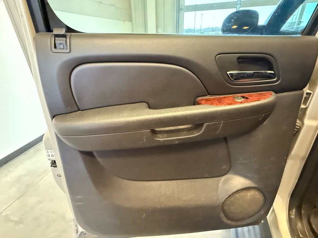 Used 2013 Chevrolet Suburban LTZ image 10