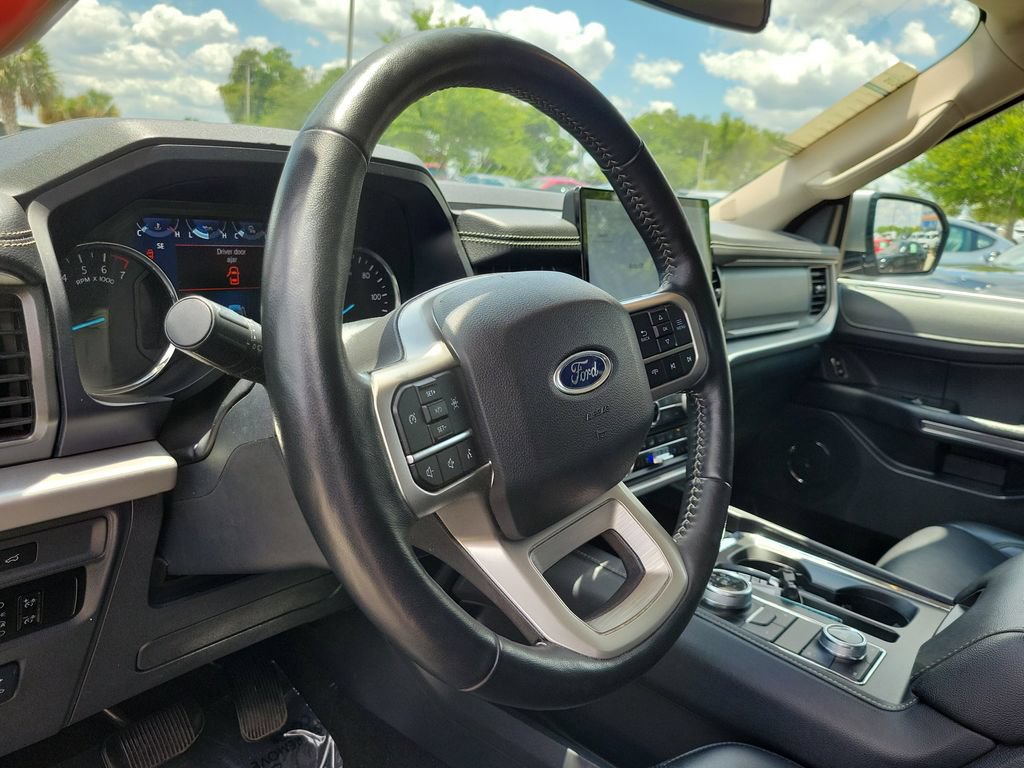 Used 2024 Ford Expedition XLT AWD/4WD image 17