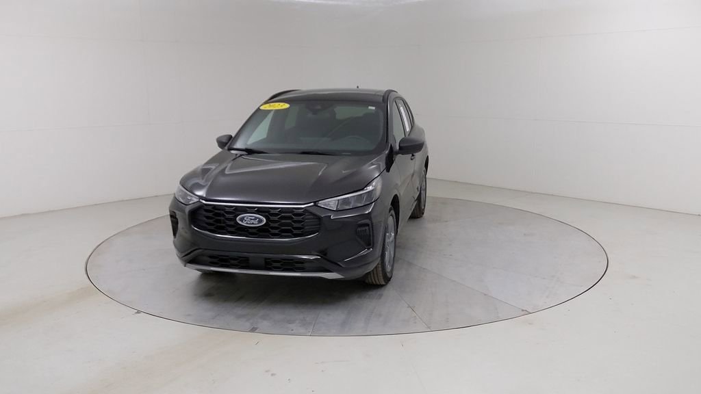 Certified 2023 Ford Escape ST-Line w/ Tech Pack #1 image 9