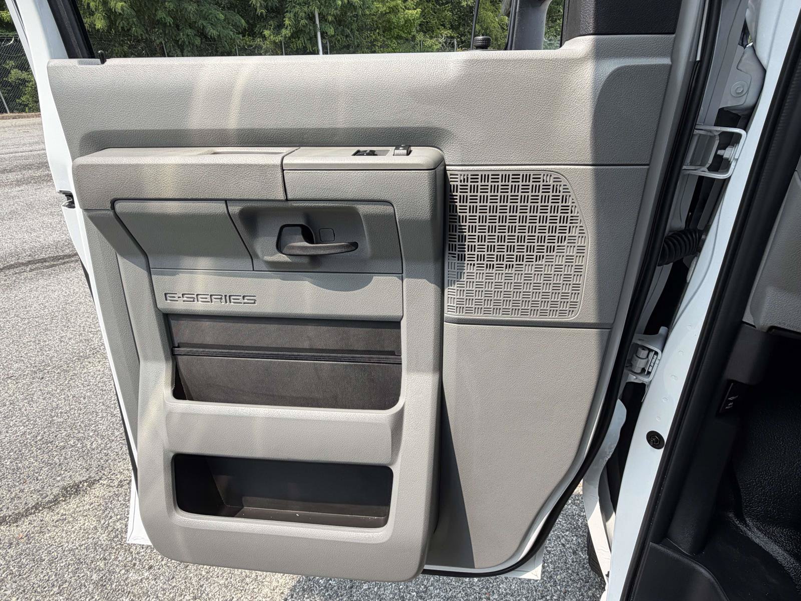 New 2027 Ford E-450 and Econoline 450 Super Duty w/ Power Equipment Group RWD image 18