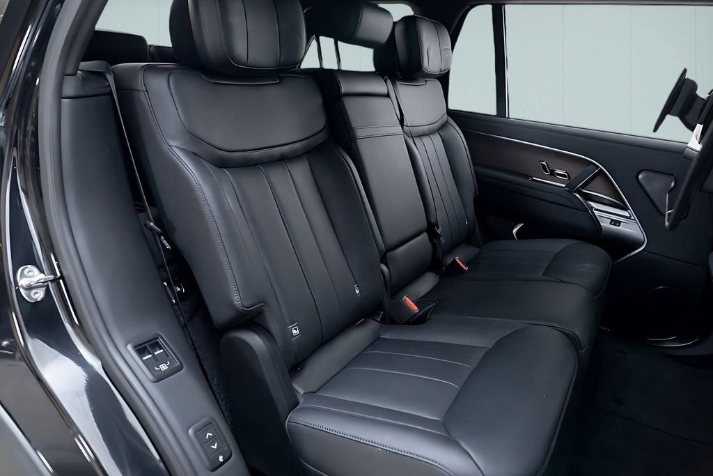 Used 2025 Land Rover Range Rover Long Wheelbase Autobiography image 30
