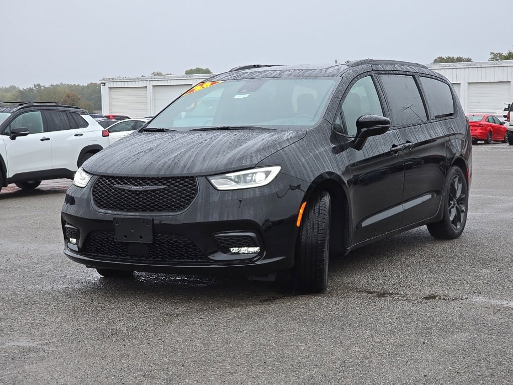New 2026 Chrysler Pacifica Limited w/ S Appearance Package image 3