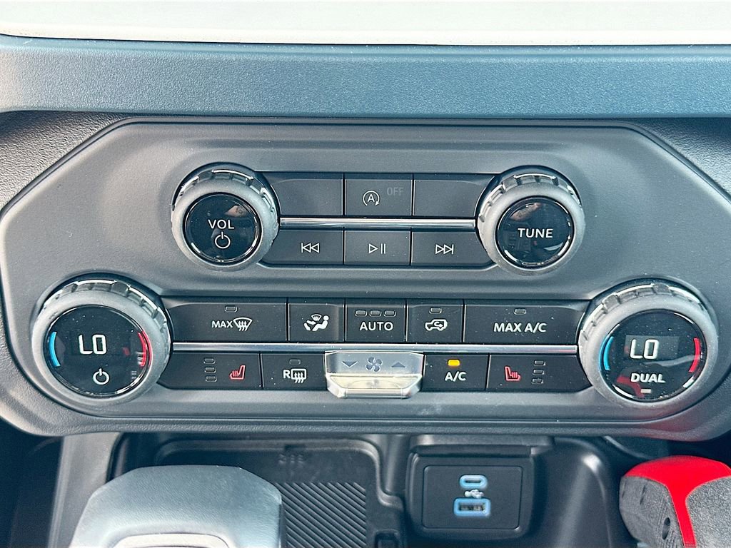 Used 2025 Ford Bronco Heritage Edition AWD/4WD image 16