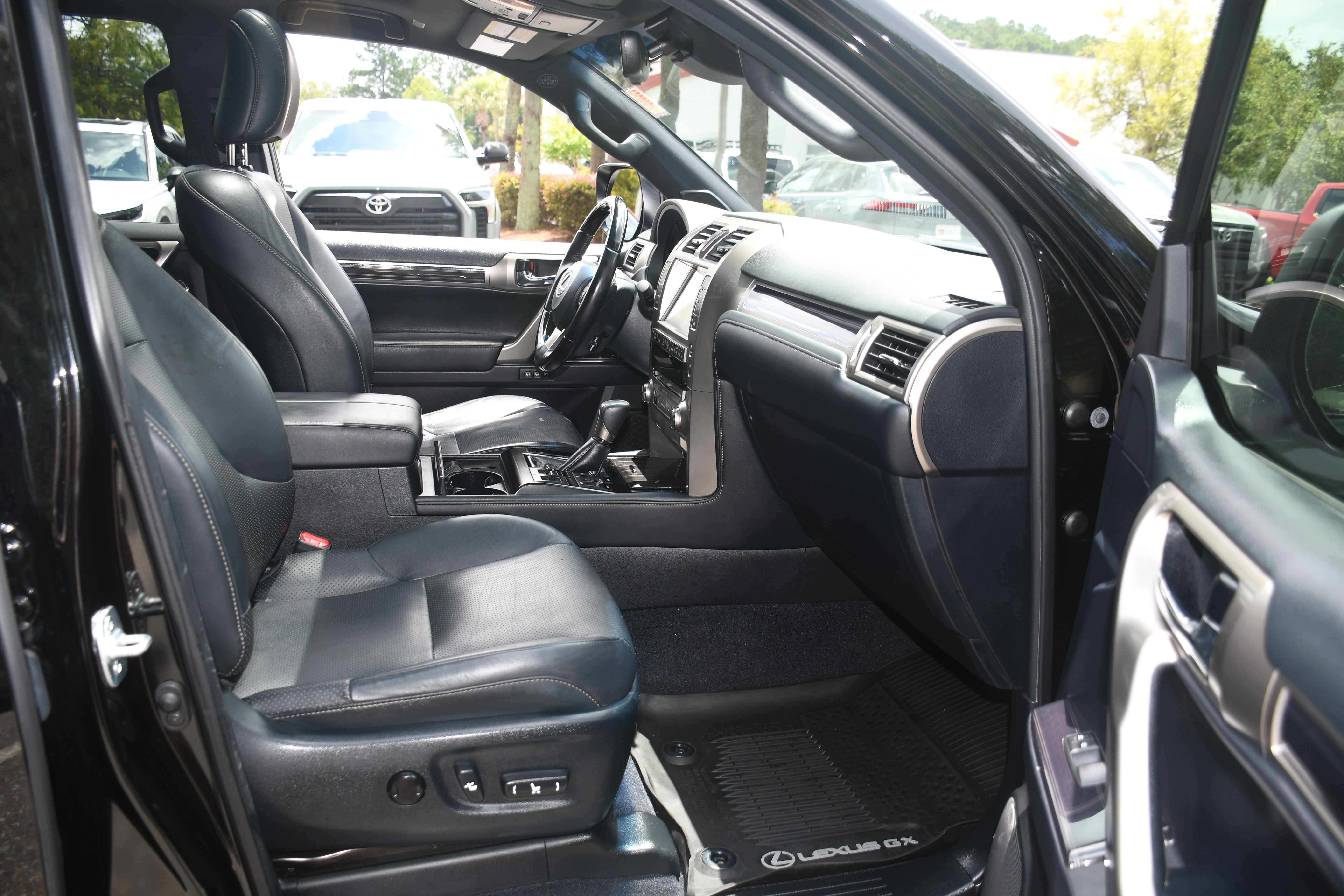 Used 2020 Lexus GX 460 Luxury w/ Luxury Sport Package AWD/4WD image 22