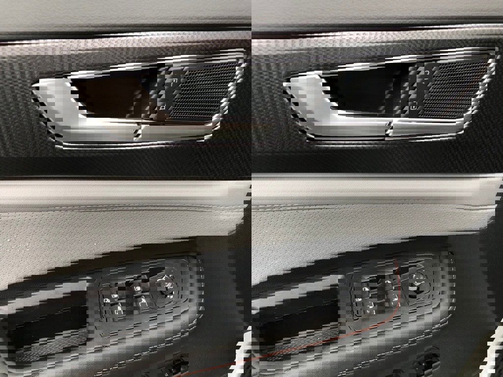 New 2025 Volkswagen Atlas Peak Edition SE image 12