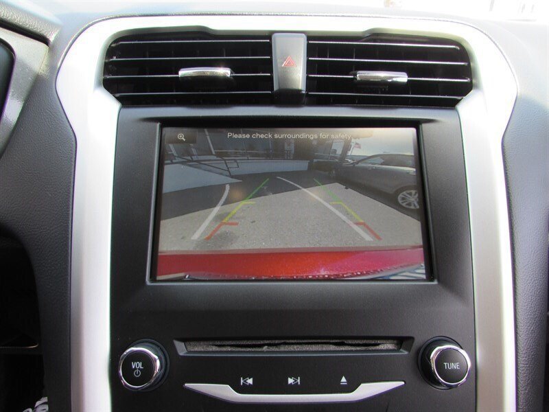 Used 2014 Ford Fusion SE FWD image 18
