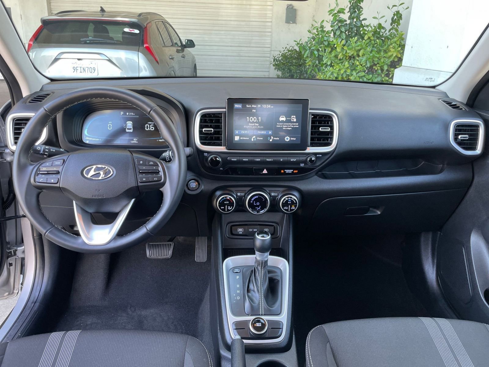 Used 2025 Hyundai Venue SEL image 34