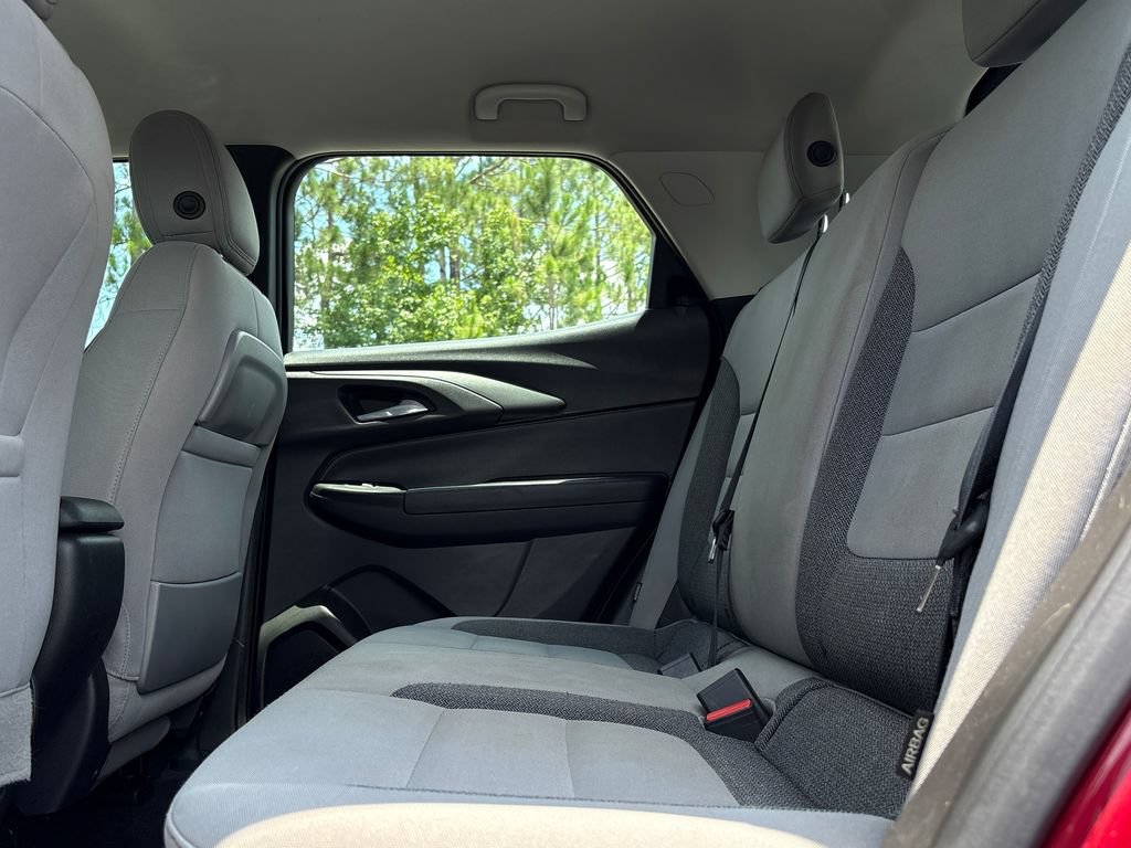 Used 2021 Chevrolet TrailBlazer LS w/ LPO, Blackout Package FWD image 20