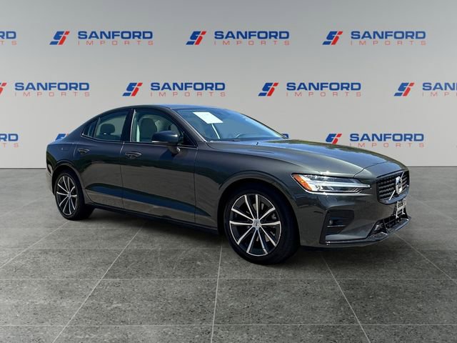 Used 2022 Volvo S60 B5 Momentum w/ Premium Package FWD image 7
