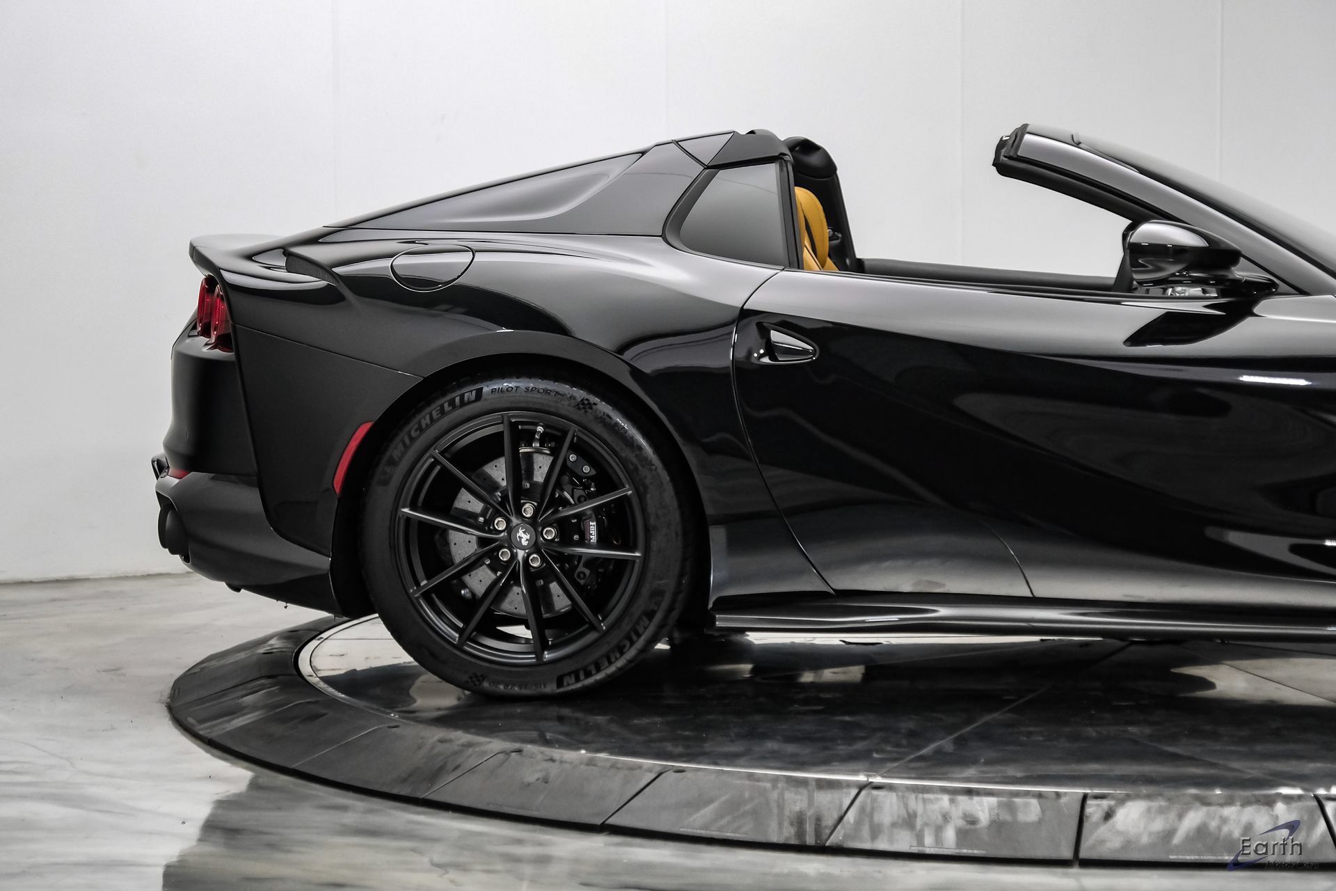 Used 2022 Ferrari 812 GTS RWD image 28