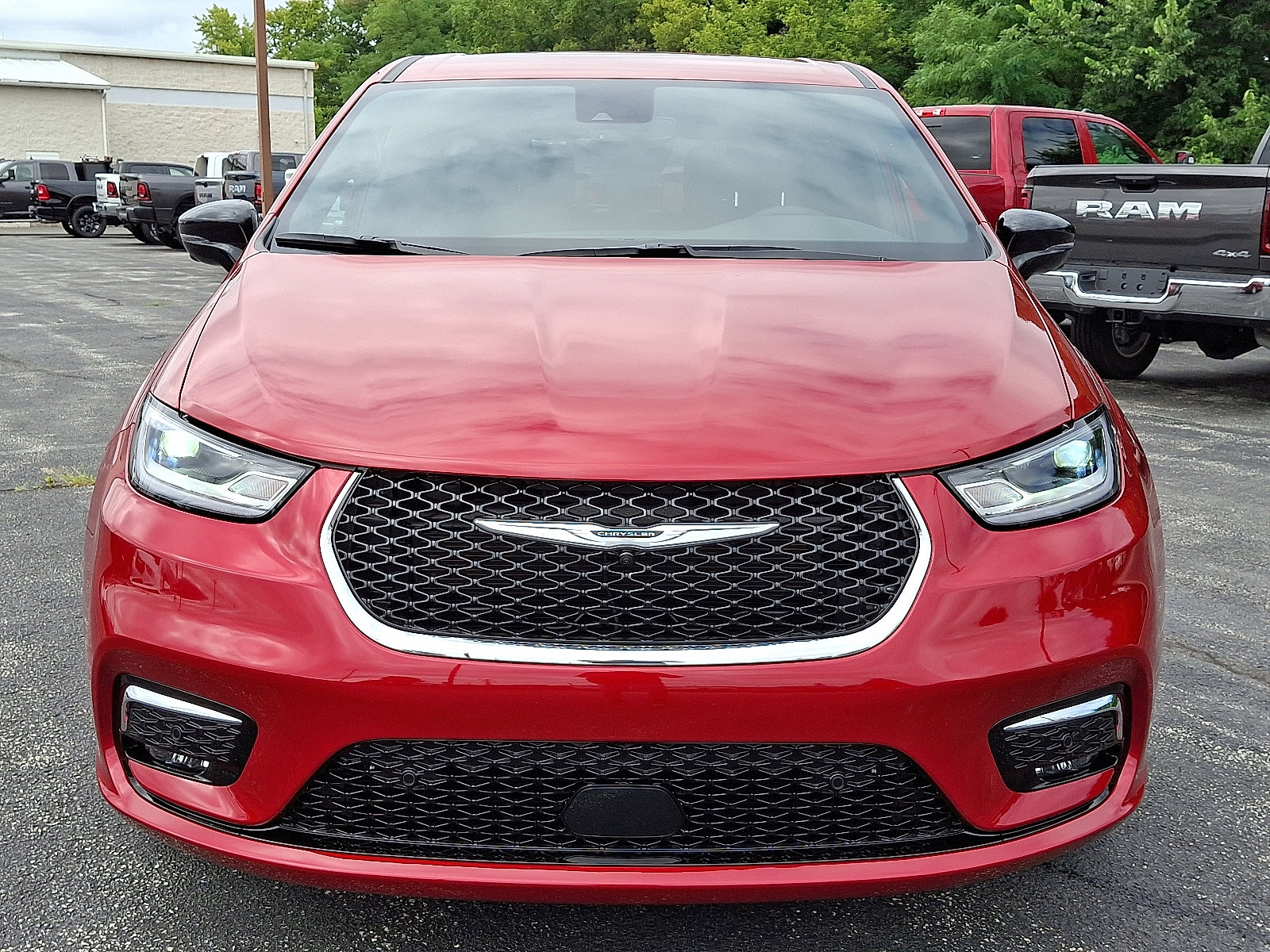 New 2026 Chrysler Pacifica Select image 3