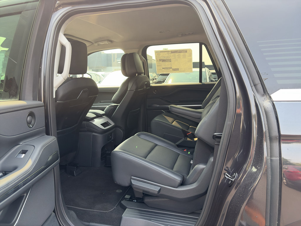 New 2026 Lincoln Navigator L Premier AWD/4WD image 13