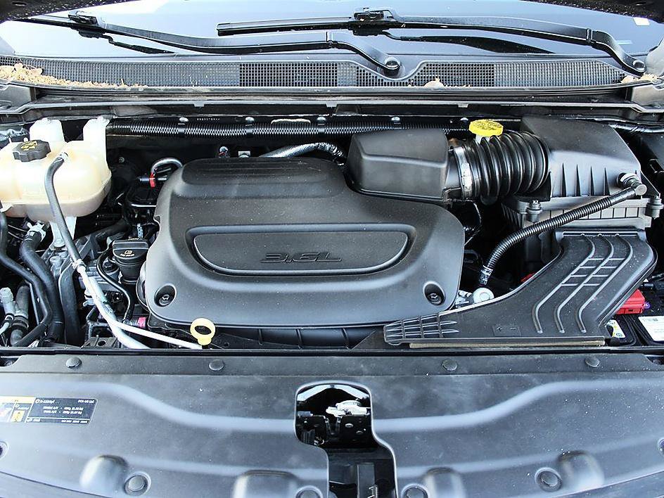 Used 2020 Chrysler Pacifica Touring-L Plus w/ Advanced Safetytec Group FWD image 26