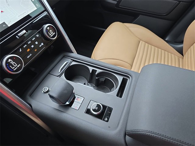 Certified 2025 Land Rover Discovery Dynamic SE image 25