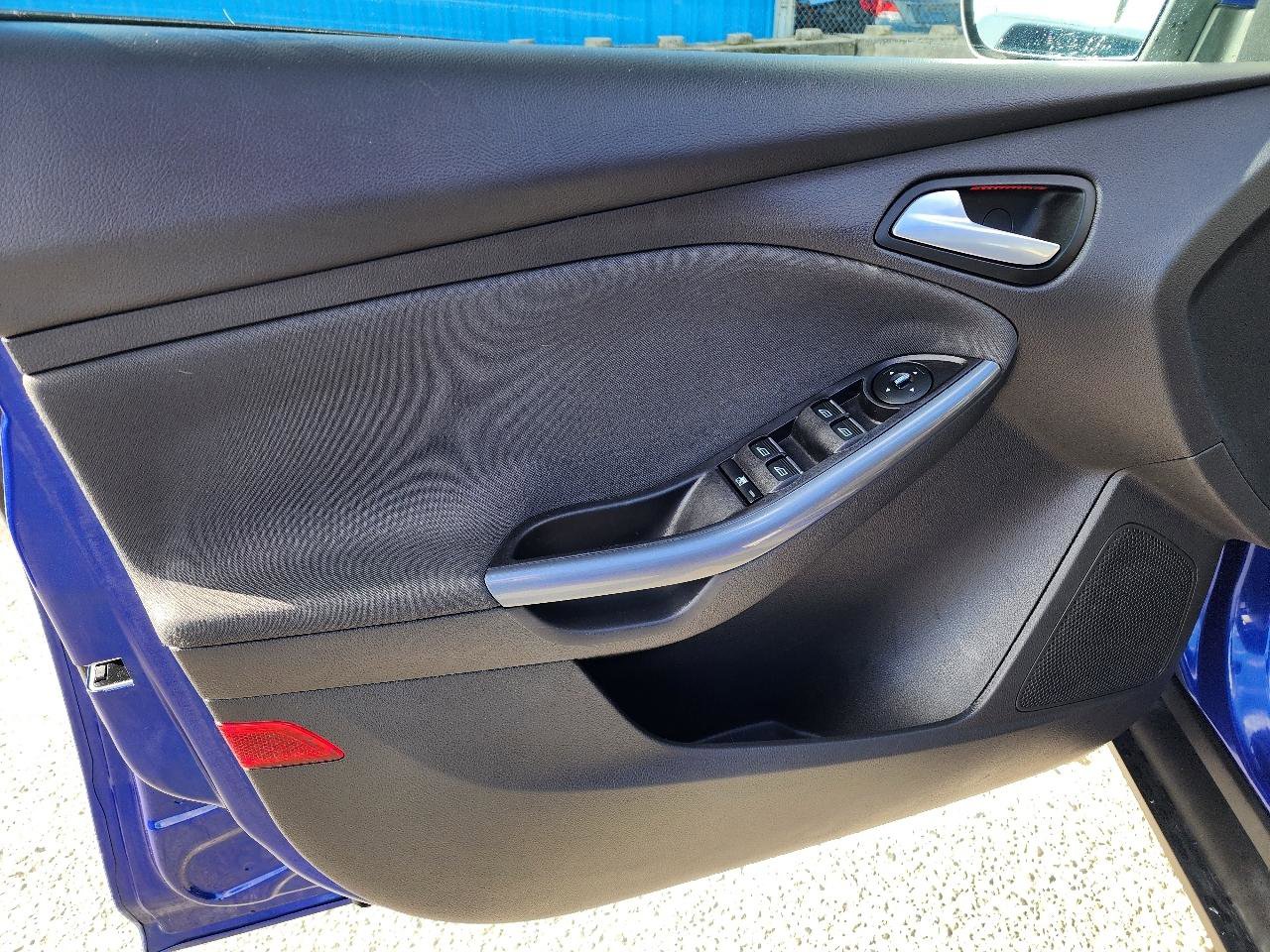 Used 2012 Ford Focus Titanium image 11