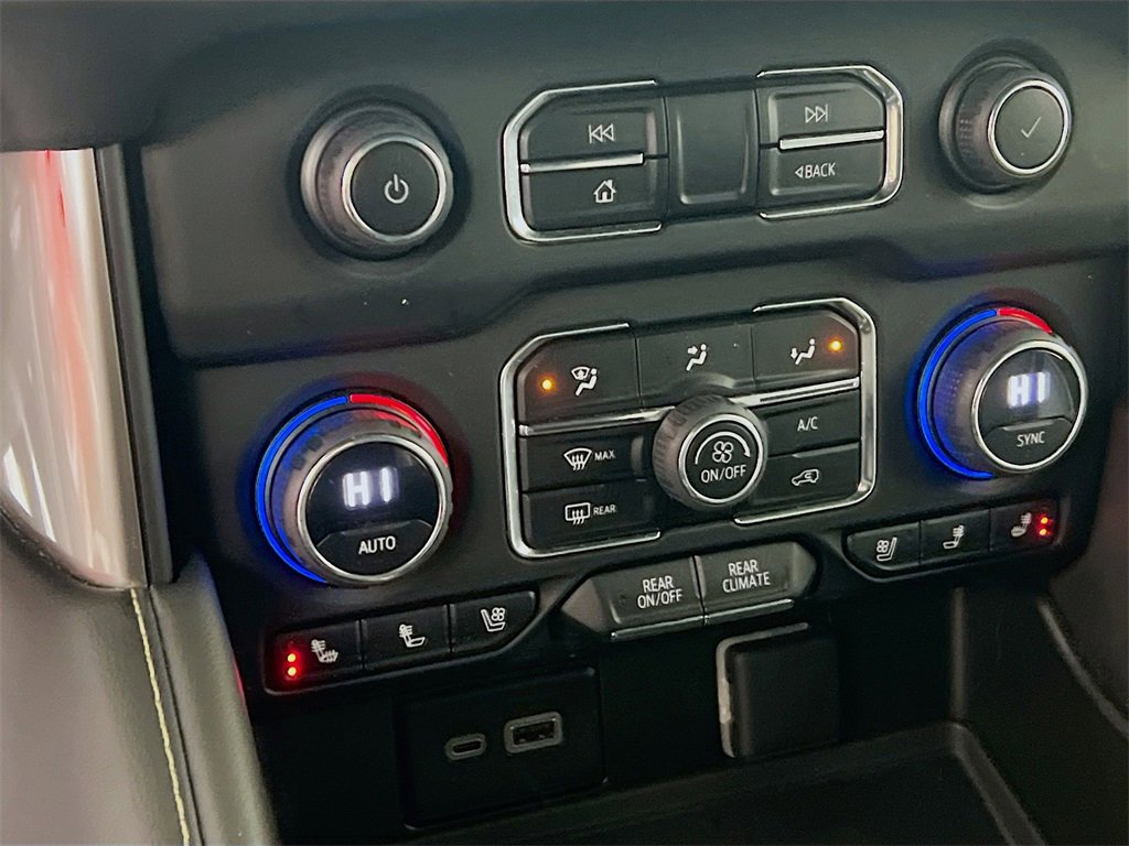 Used 2023 Chevrolet Suburban Premier image 15