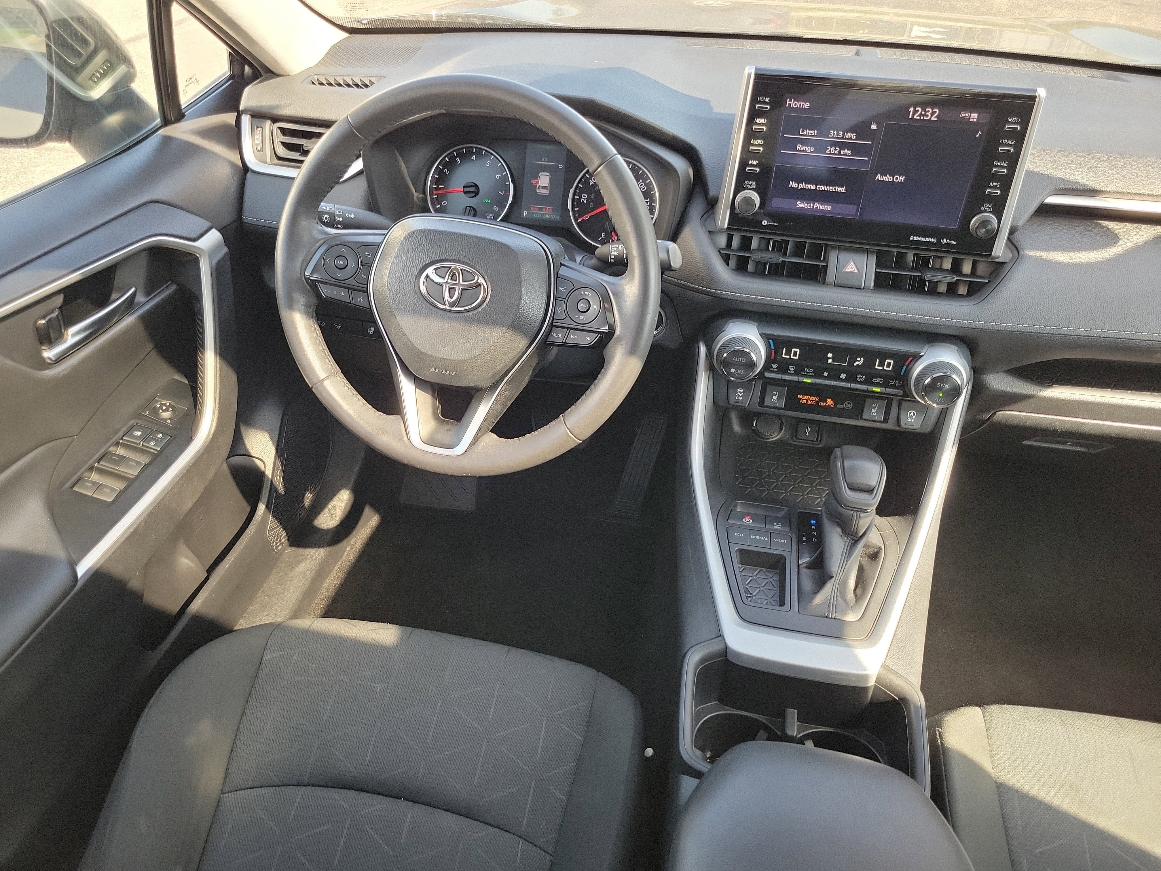 Used 2022 Toyota RAV4 XLE image 15