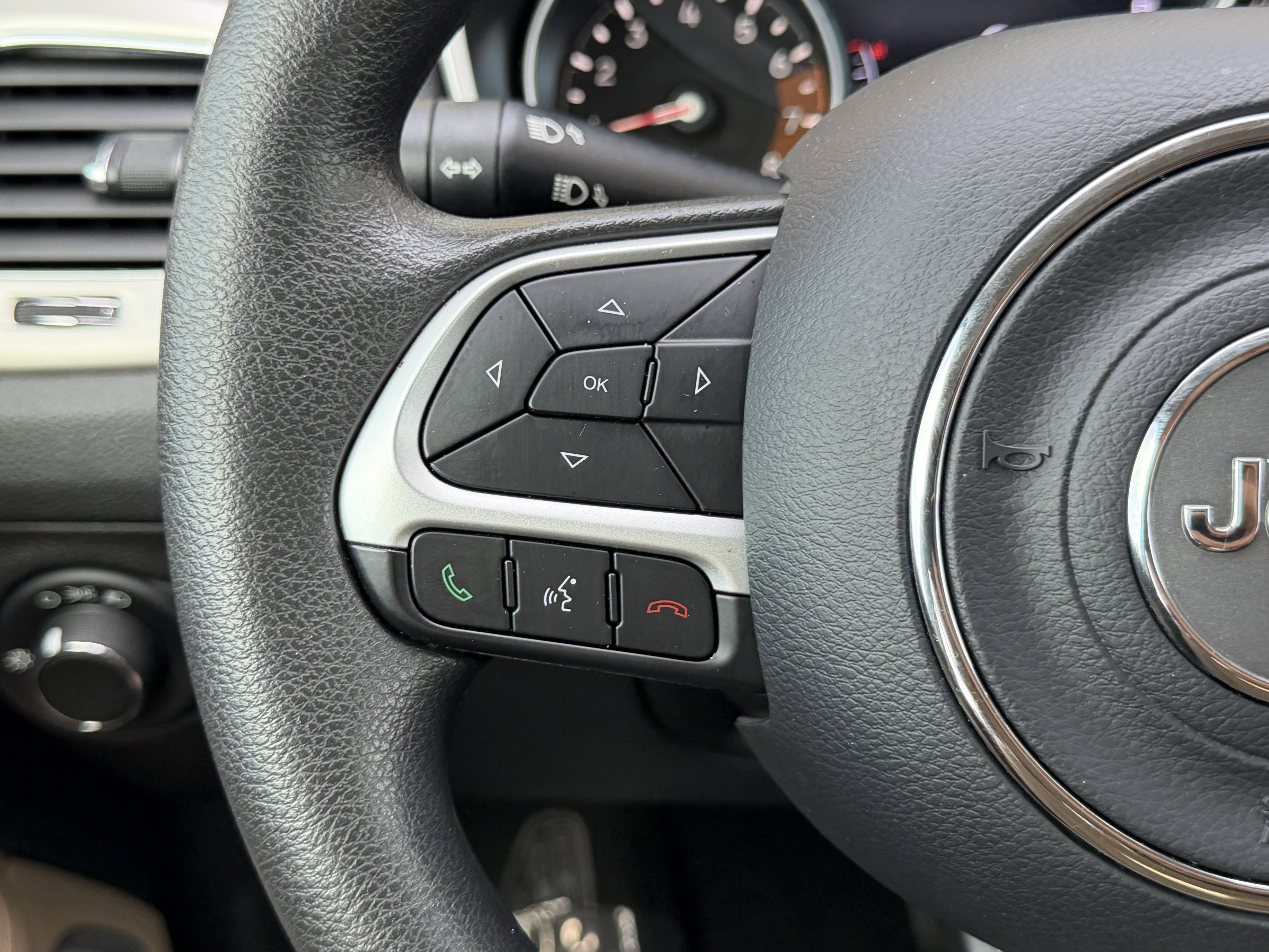 Used 2020 Jeep Compass Sport w/ Tech Group image 32