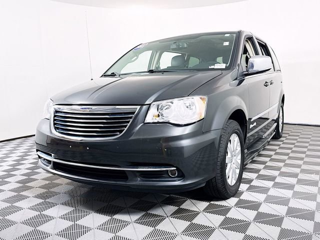 Used 2011 Chrysler Town & Country Touring-L w/ Entertainment Group #2 FWD image 3