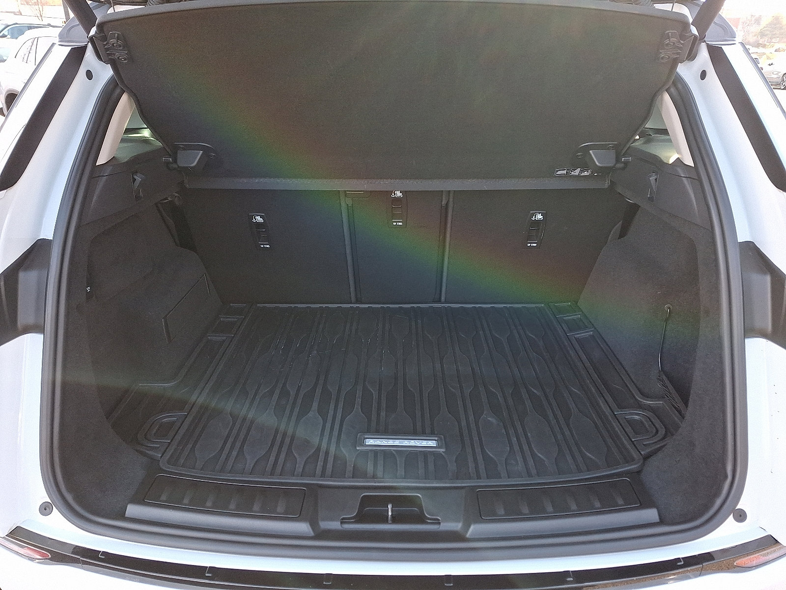 Used 2020 Land Rover Range Rover Evoque SE image 28