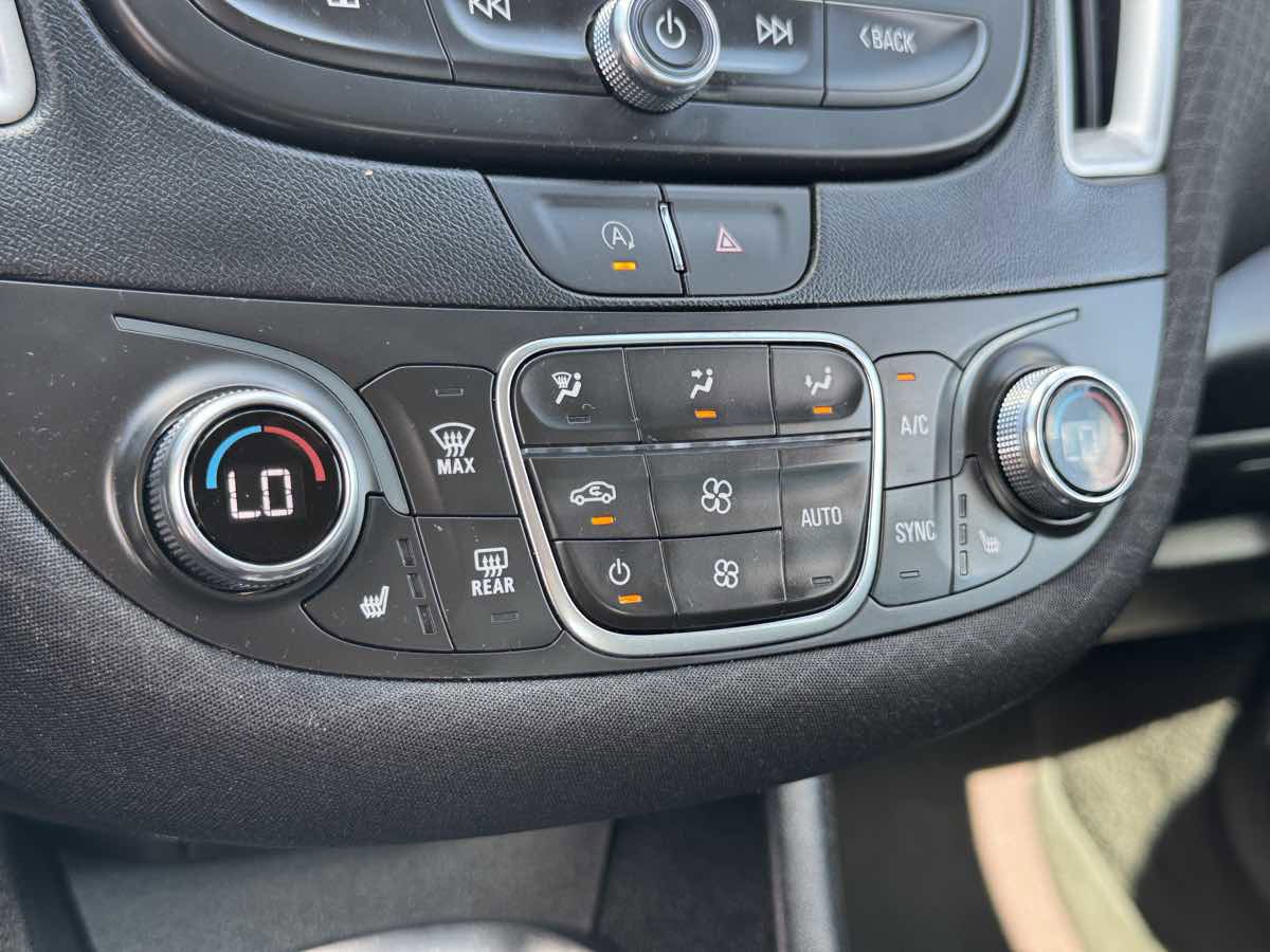 Used 2024 Chevrolet Malibu LT FWD image 33