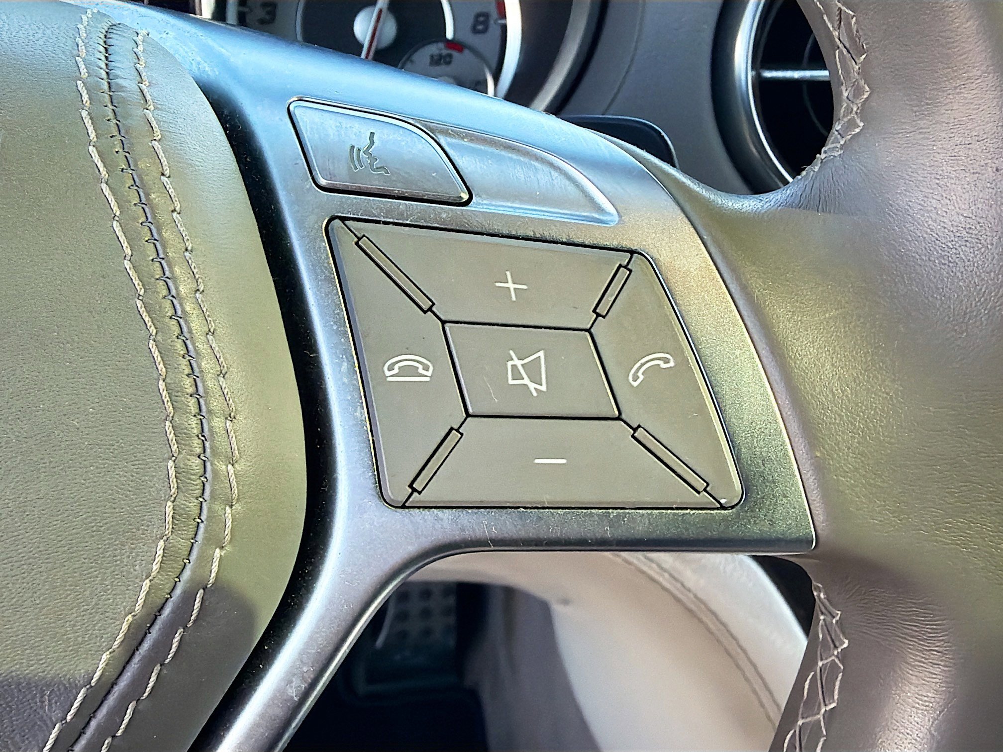 Used 2013 Mercedes-Benz SL 550 image 34