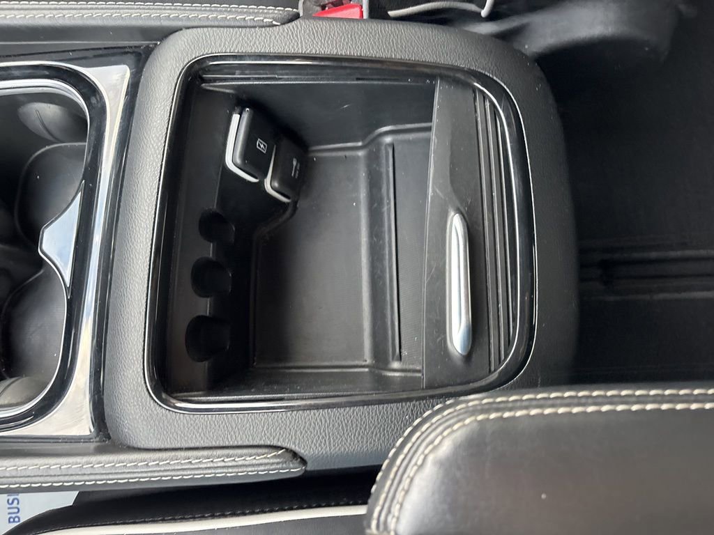 Used 2025 Chrysler Pacifica Limited image 39