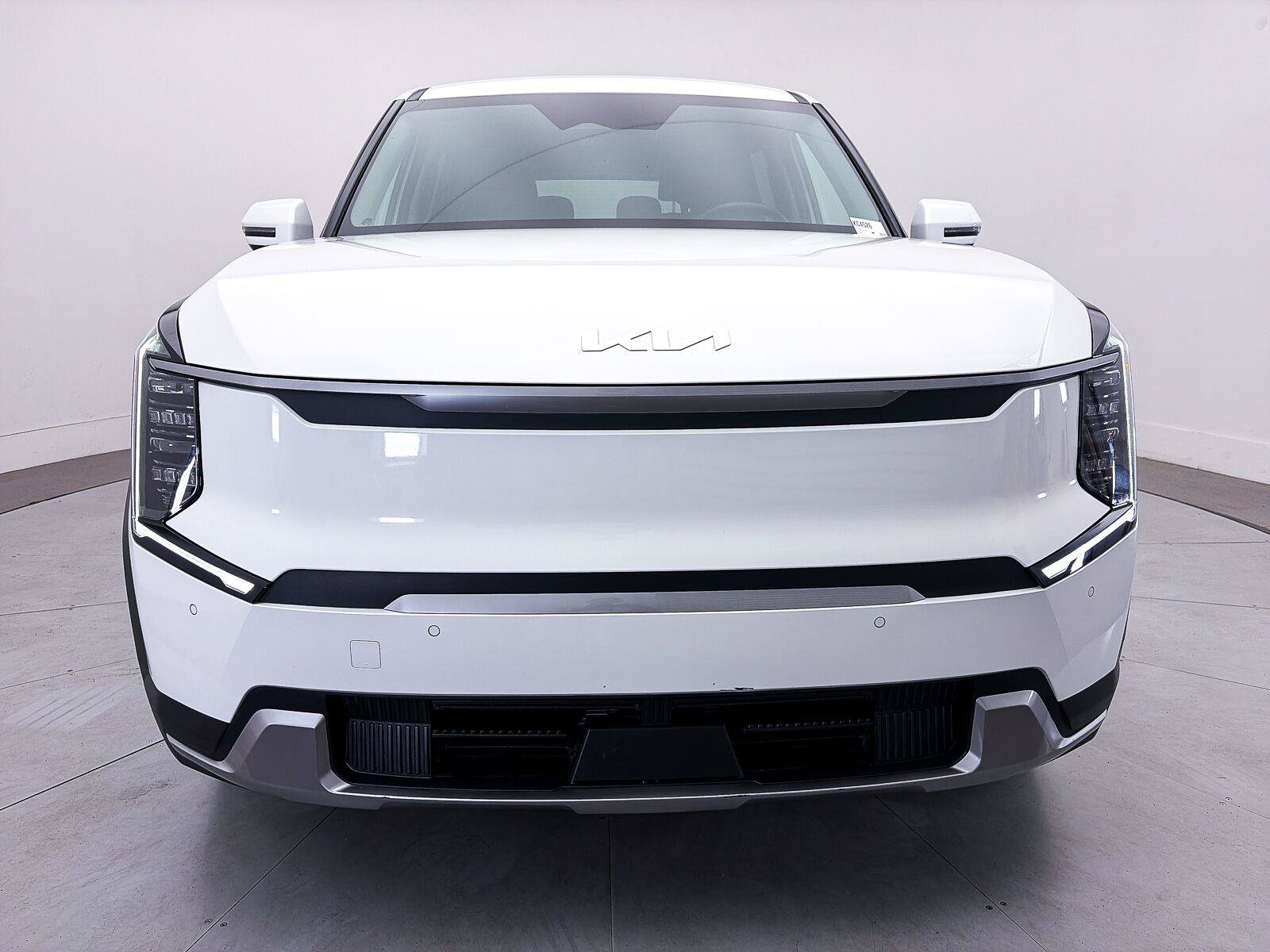Used 2024 Kia EV9 Light Long Range RWD image 12