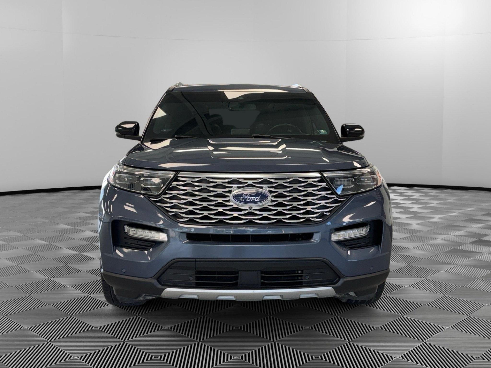 Used 2021 Ford Explorer Platinum w/ Equipment Group 601A AWD/4WD image 3