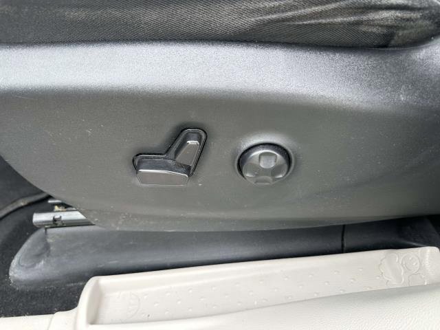 Used 2023 Chrysler Pacifica Limited image 5