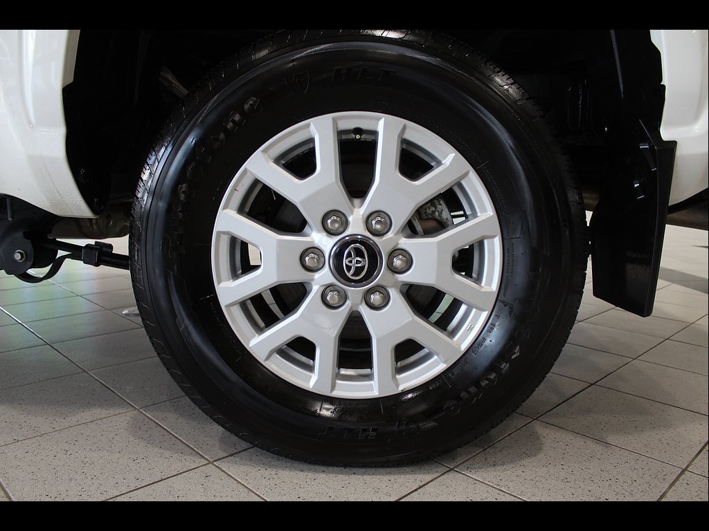 Used 2024 Toyota Tacoma SR AWD/4WD image 12